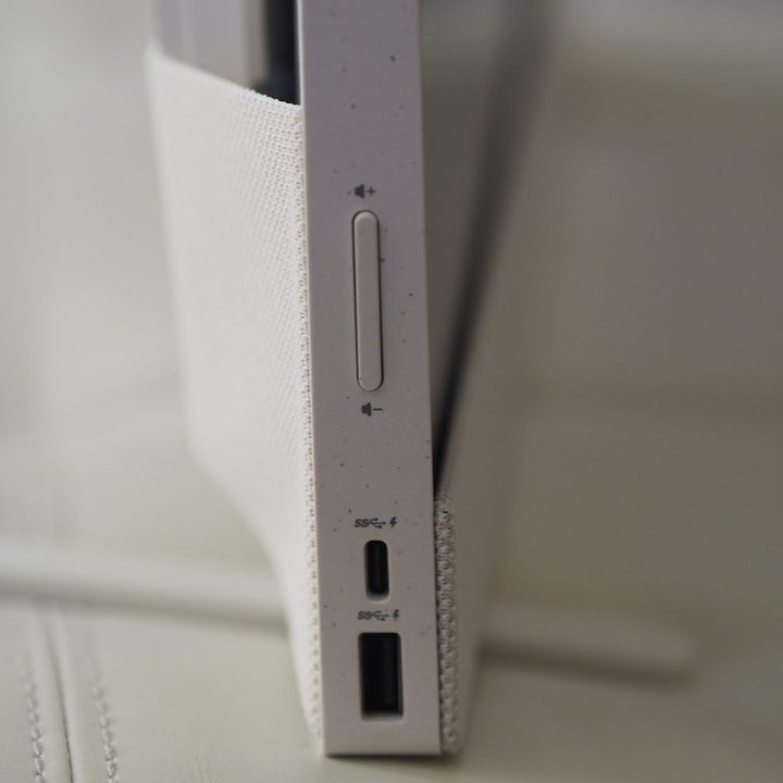 HP Envy Move right side view showing ports.