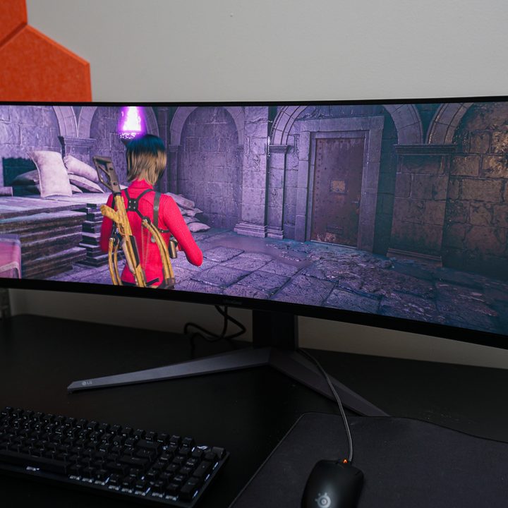Resident Evil 4 running on the LG UltraGear 45 gaming monitor.