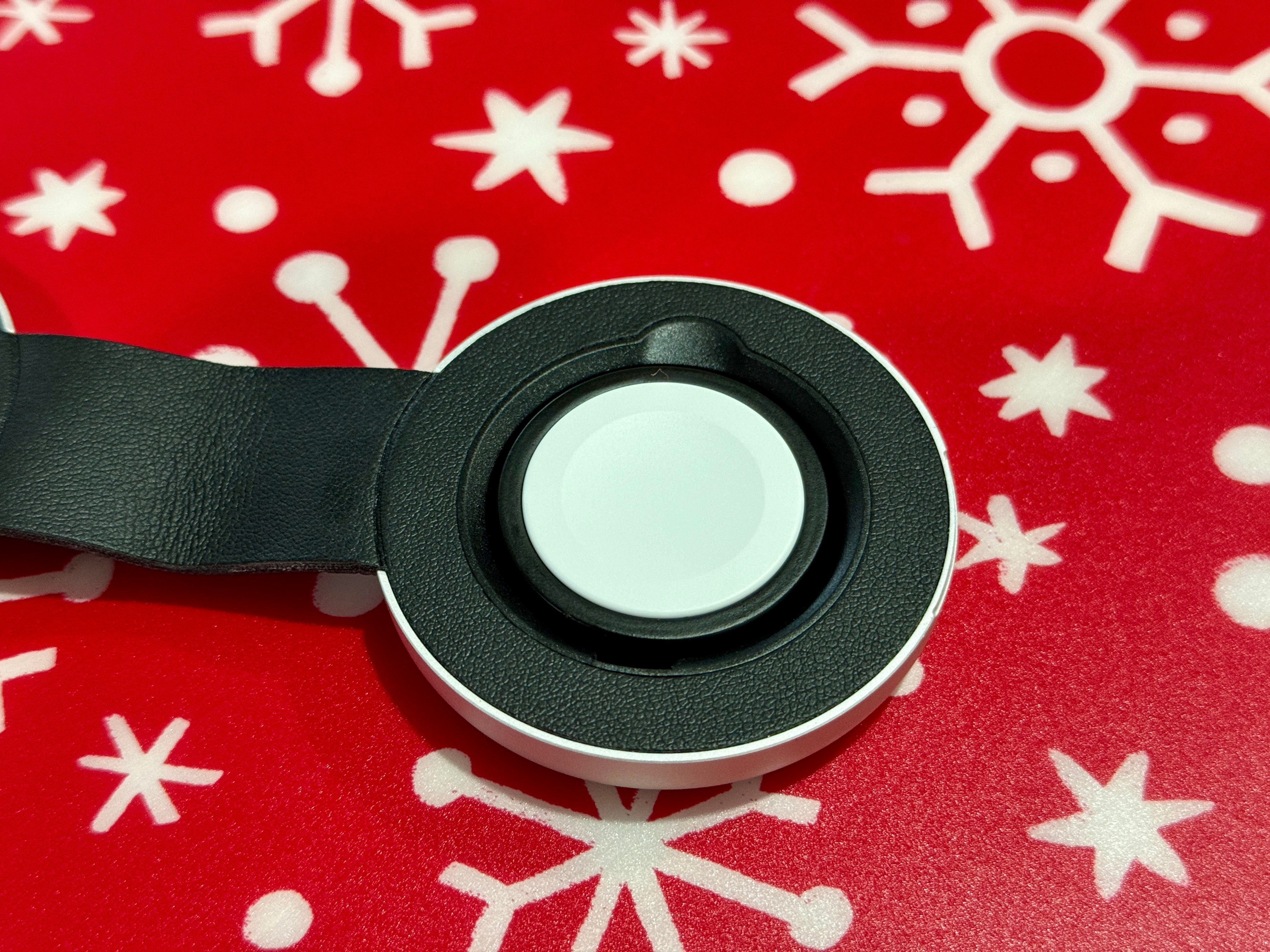 The Apple Watch charging puck on the Twelve South ButterFly 2-in-1 MagSafe Charger.