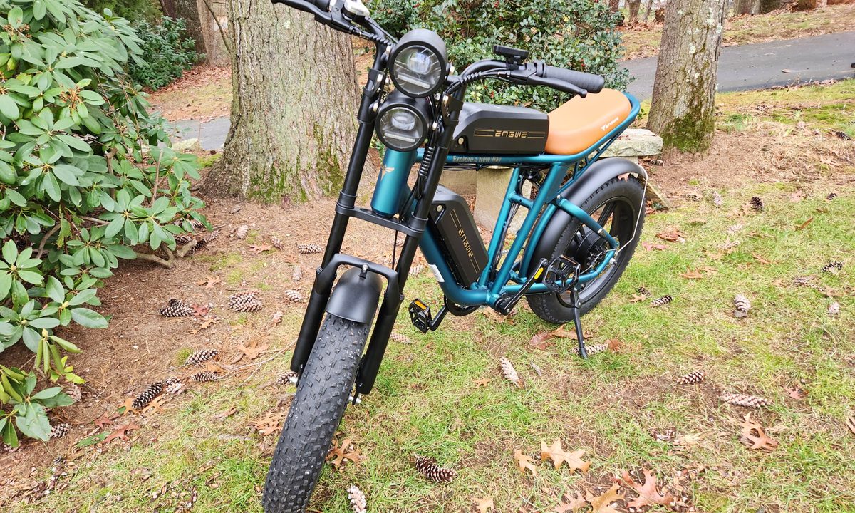Engwe M20 e-bike front left side three-quarter view.