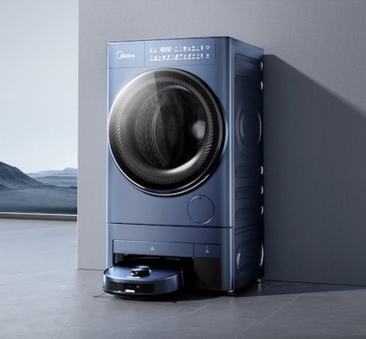 The Eureka Dual Washing Bot with a robot vacuum docked at its base.