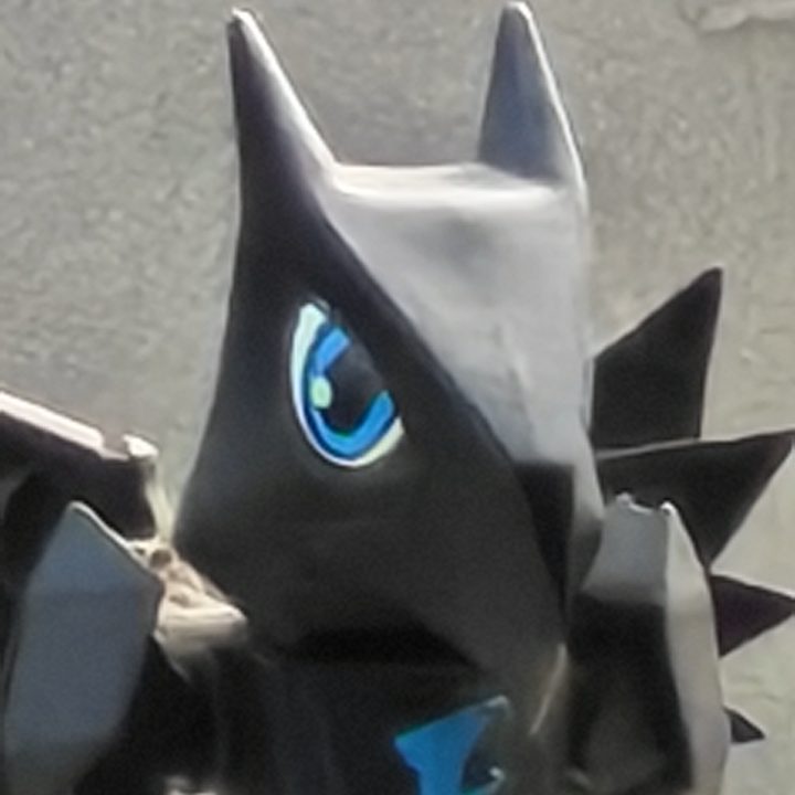 Figurine captured in 40x zoom on the Honor Magic V2.