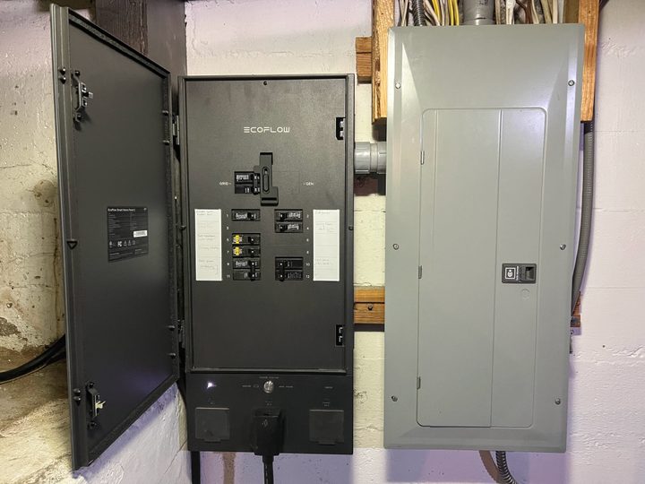 The EcoFlow Smart Home Panel 2 is connected to a home's main circuit breaker.