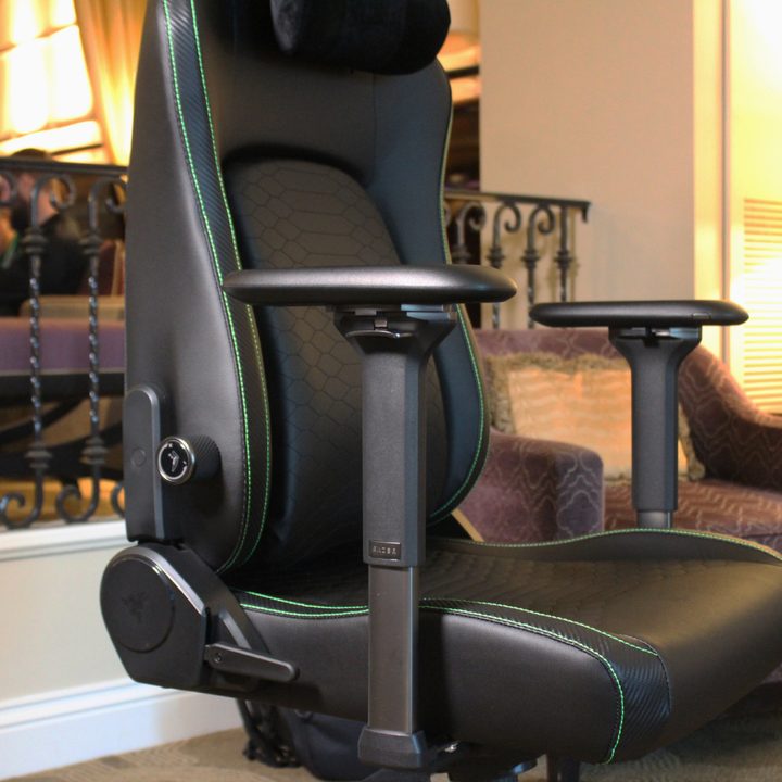 The Razer Iskur V2 in a demo room.