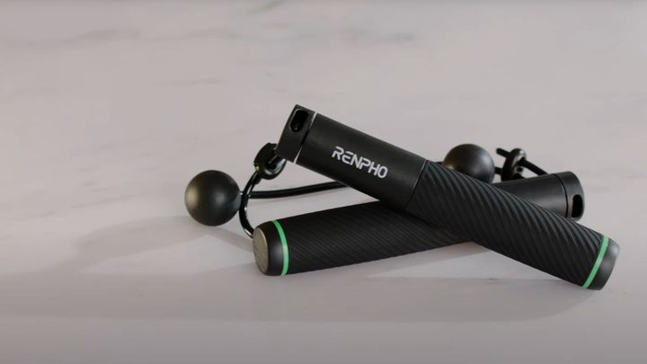 The Renpho jump rope on a white background.