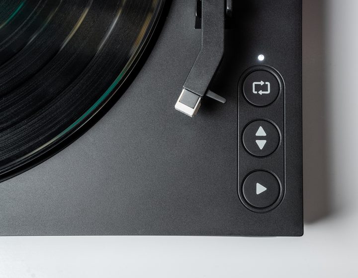 Controla of the Victrola Automatic turntable.