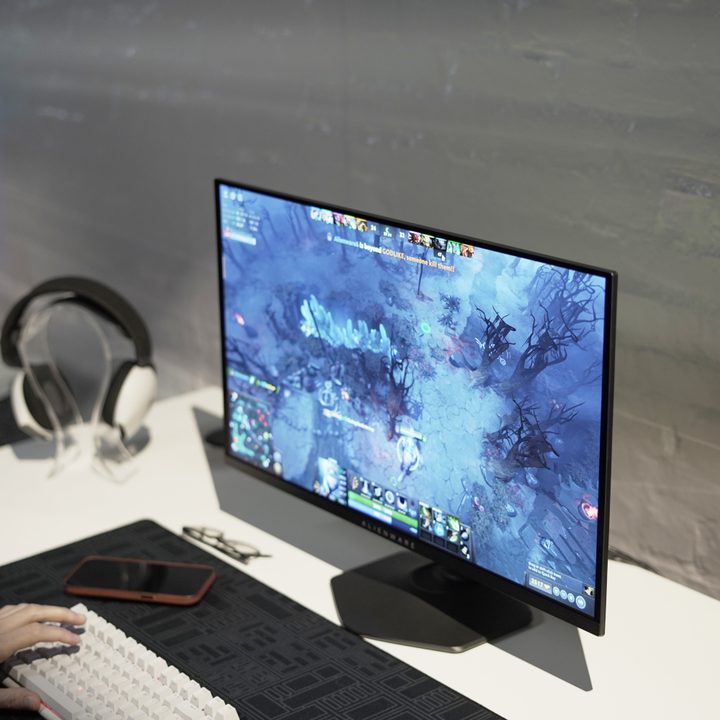 The Alienware 27 QHD QD-OLED being played on a table.