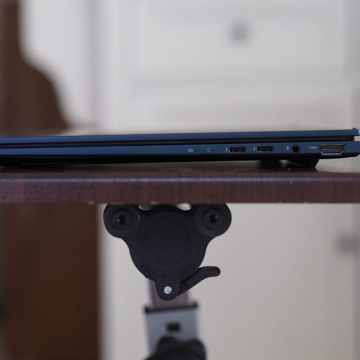 Asus Zenbook 14 OLED 2024 right side view showing ports.
