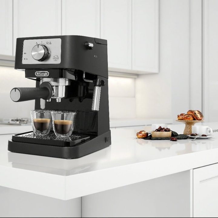  De'Longhi Stilosa 15 Bar Pump Espresso Machine 