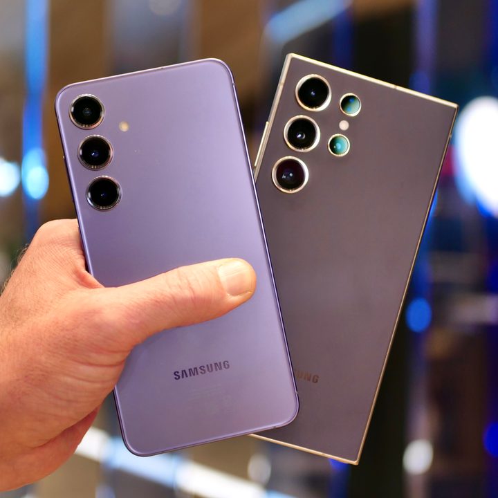 A person holding the Samsung Galaxy S24 Ultra and Galaxy S24+.