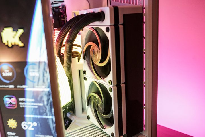 Hyte's Thicc Q60 all-in-one liquid cooler.