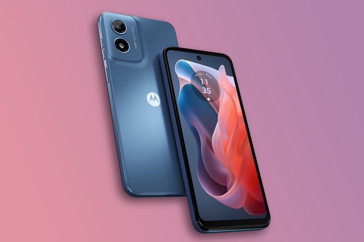 A render of the front and back of the Moto G Play (2024).