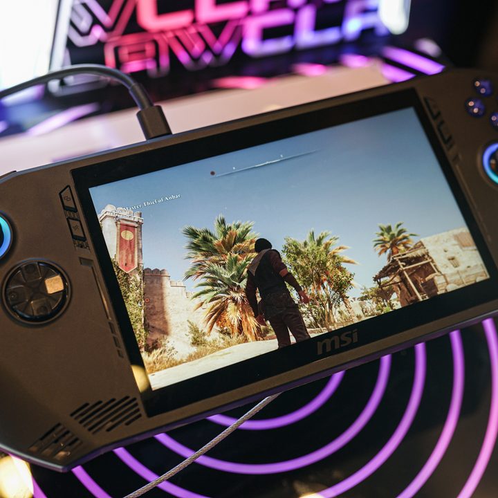 Assassin's Creed Mirage on the MSI Claw handheld.