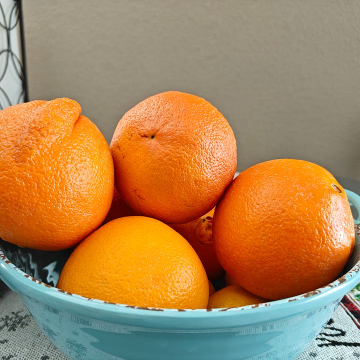 A bowl of oranges in a blue bowl, taken with the OnePlus 12R.
