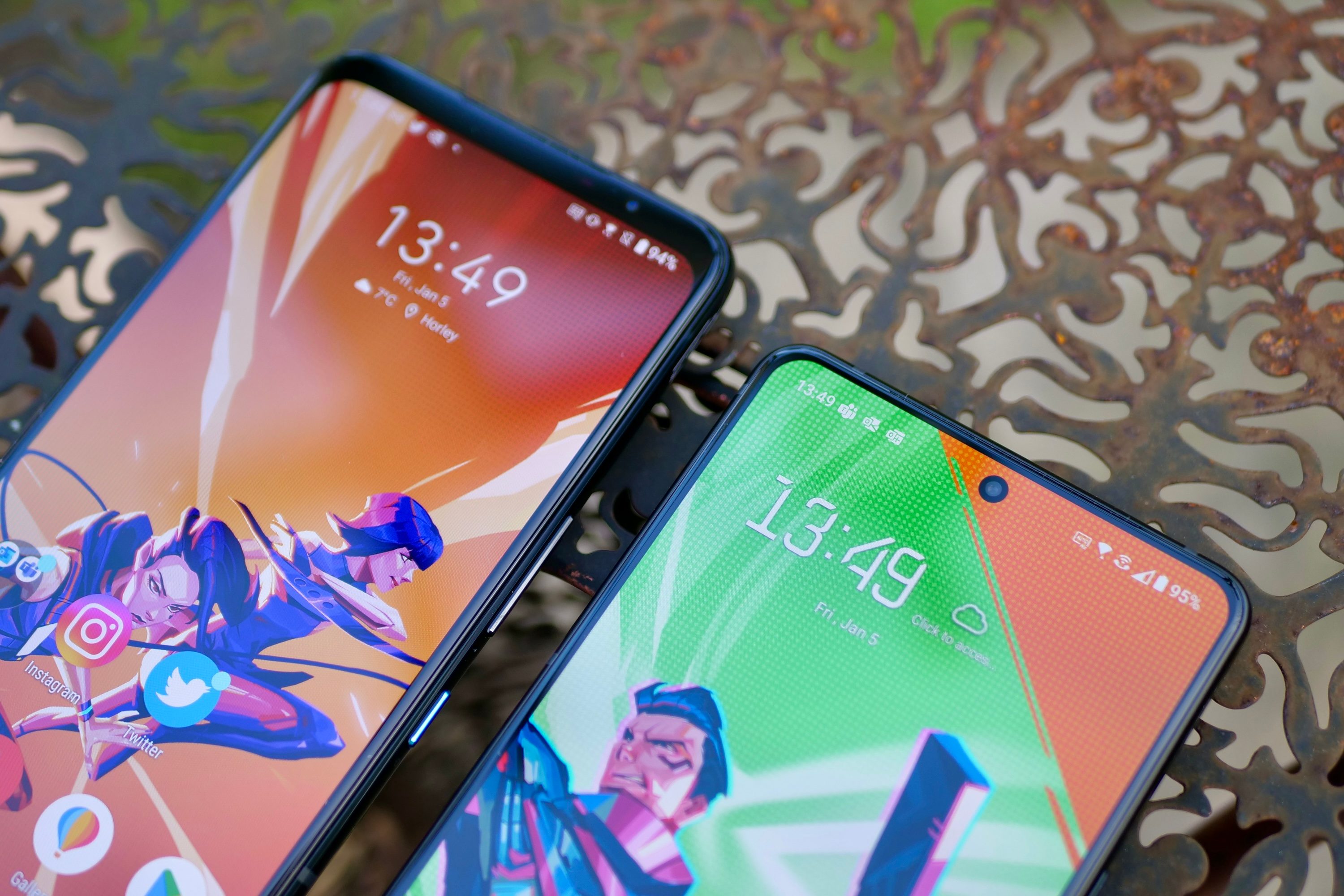 The Asus ROG Phone 8 Pro and the ROG Phone 7 Ultimate's screen bezels.