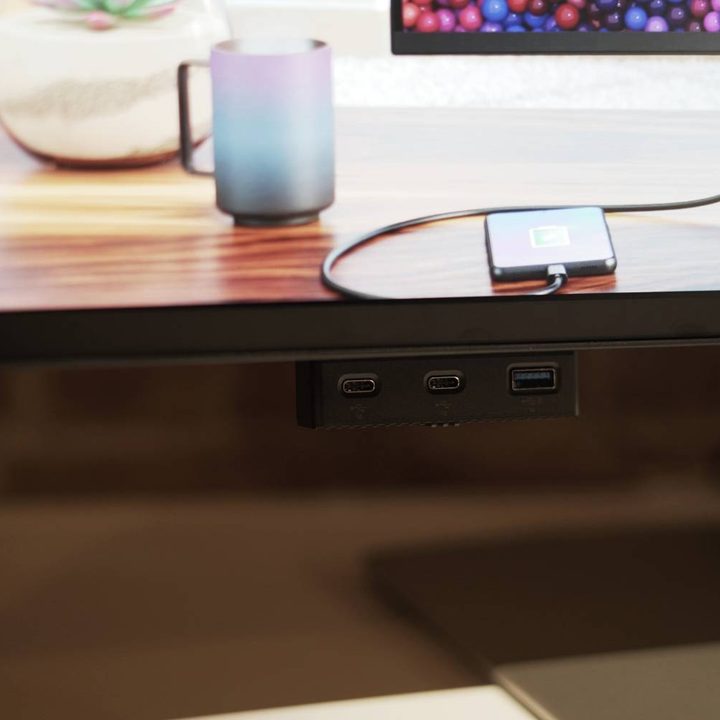 Forward-facing USB ports on the UltraSharp 40 5K monitor.