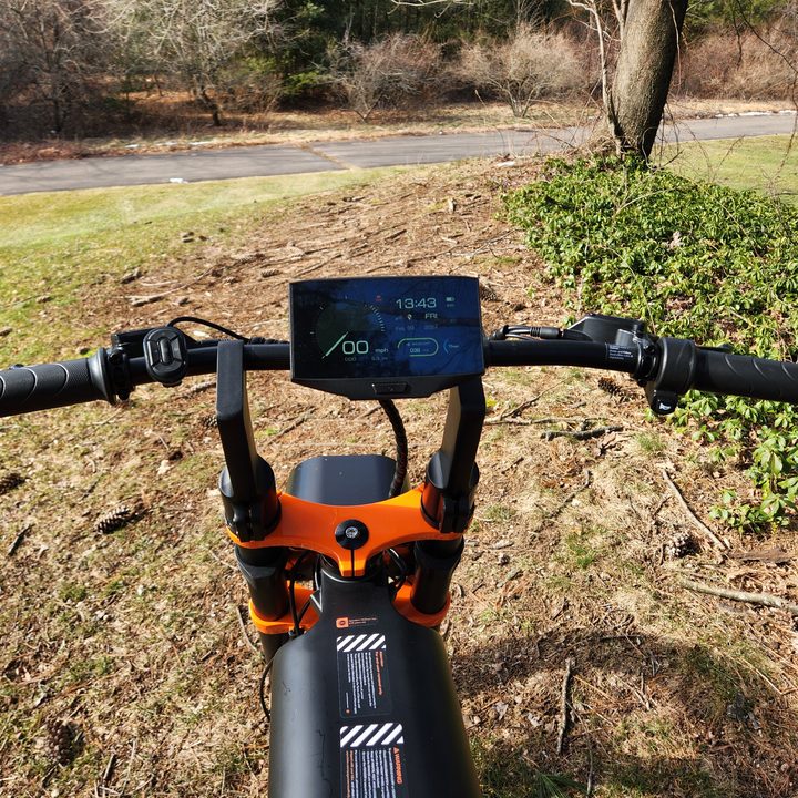 Async A1 Pro uncluttered rider handlebar controls.