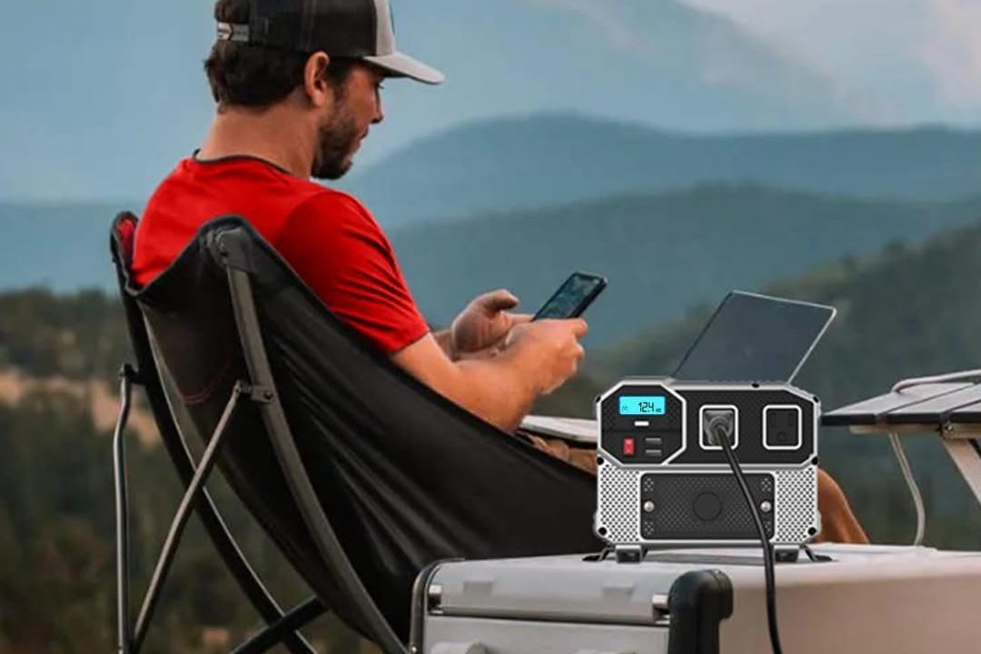 A man enjoying the Energizer 4000W power inverter.