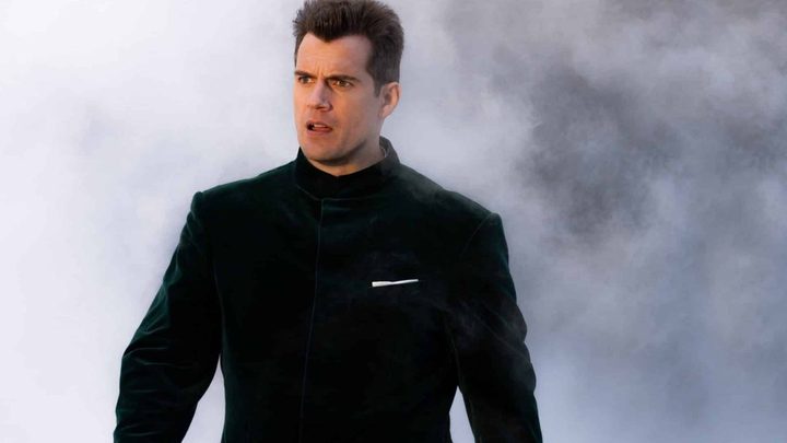 Henry Cavill as Agent Argylle walking through smoke in the film Argylle.