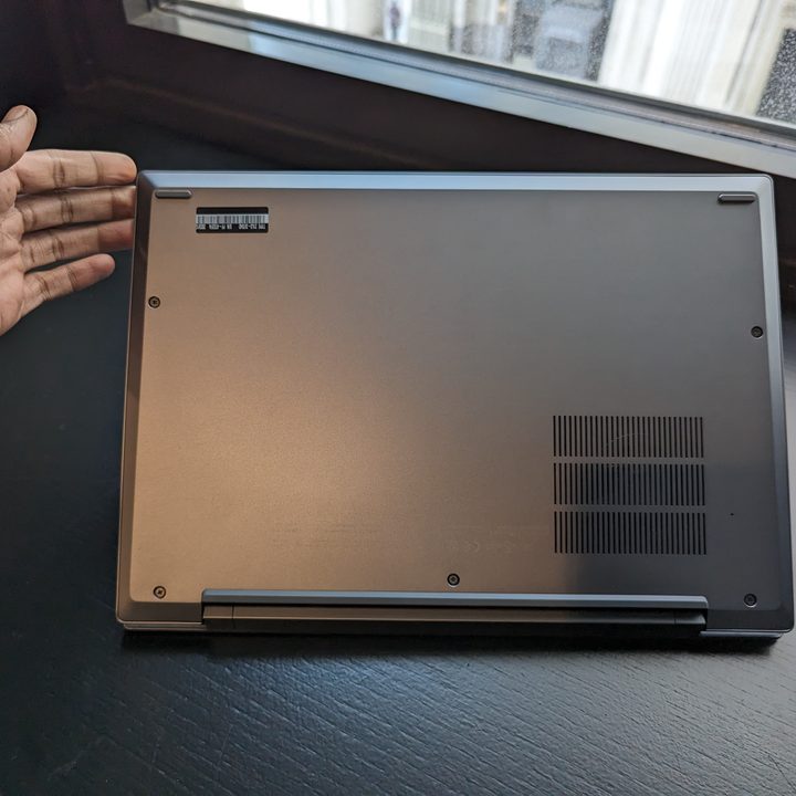 ThinkPad T14s Gen 5 underside.