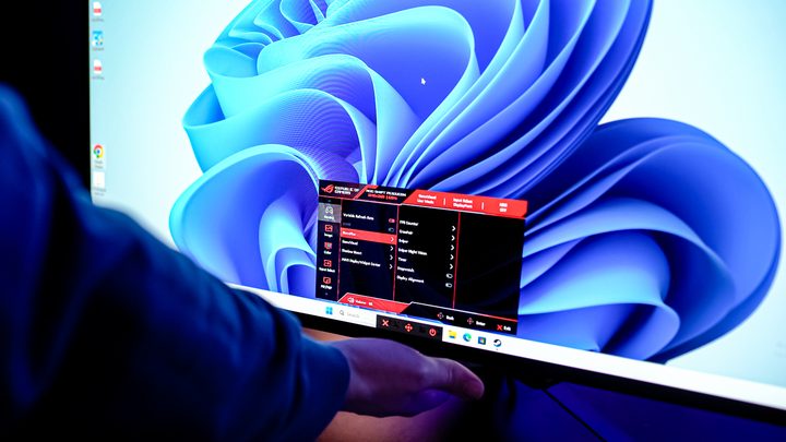 On-screen display on the Asus ROG PG32UCDM.