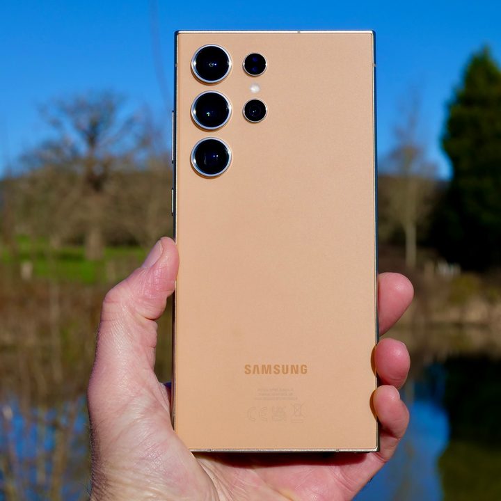 A person holding the Samsung Galaxy S24 Ultra.