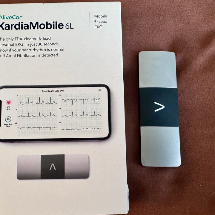i tried kardiamobile 6 lead ekg monitor beats apple watch in a big way kardiomobile 6l hero