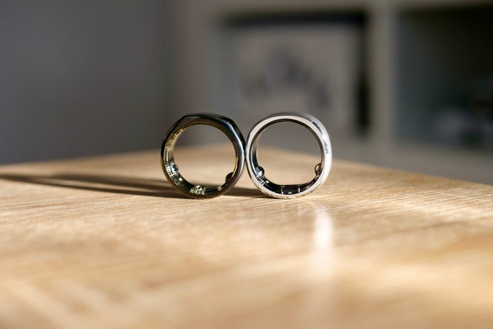 The RingConn Smart Ring next to the Oura Ring.