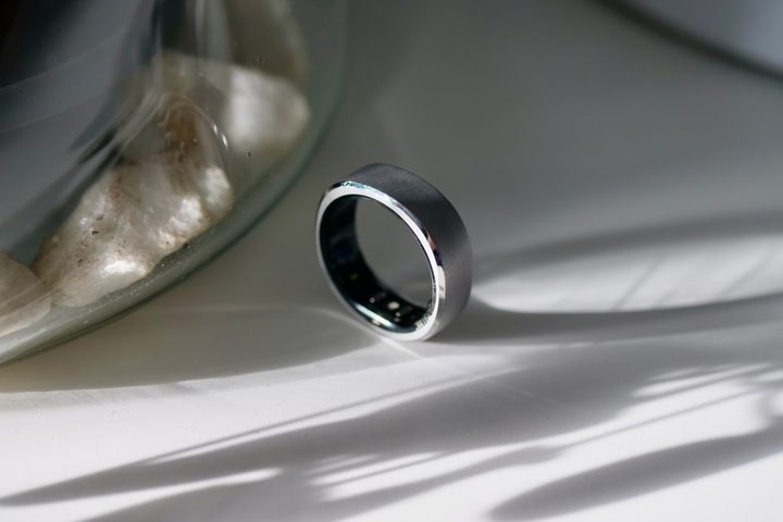 The RingConn Smart Ring's side profile.