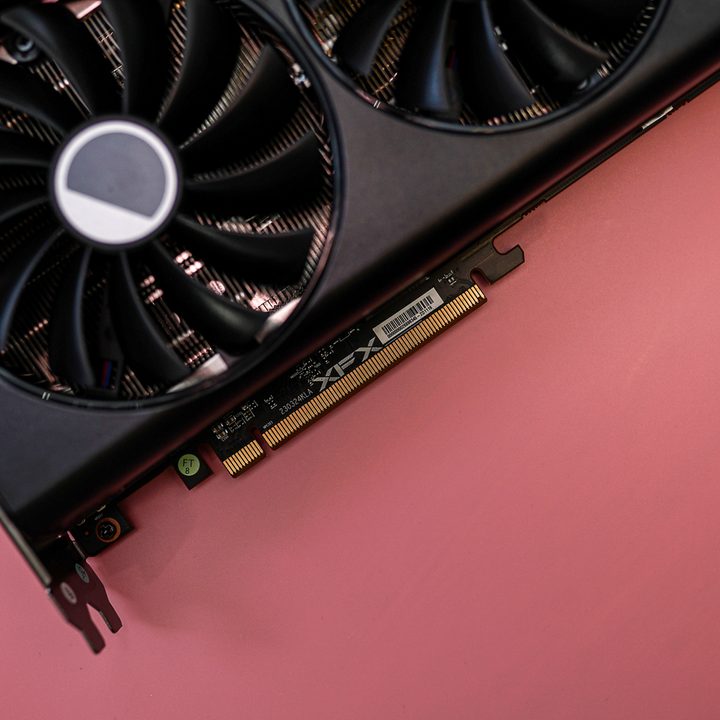 The XFX logo on the RX 7900 GRE.