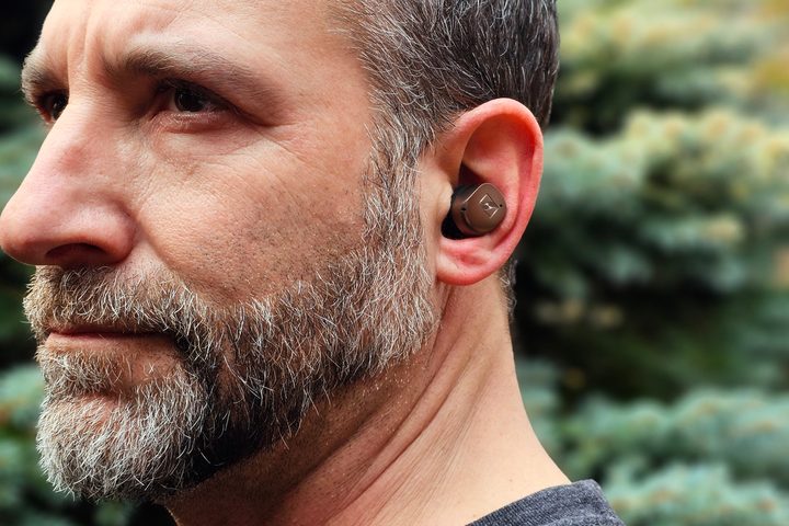 Simon Cohen wearing the Sennheiser Momentum True Wireless 4.