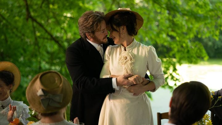 A man and a woman embrace in The Taste of Things.