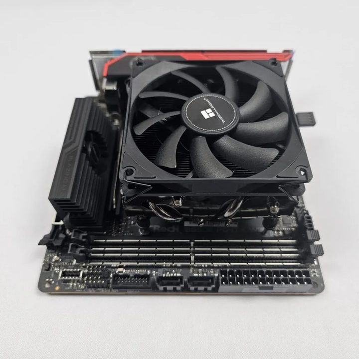 A mini-ITX motherboard with the Thermalright AXP90-X47 low profile CPU cooler installed.