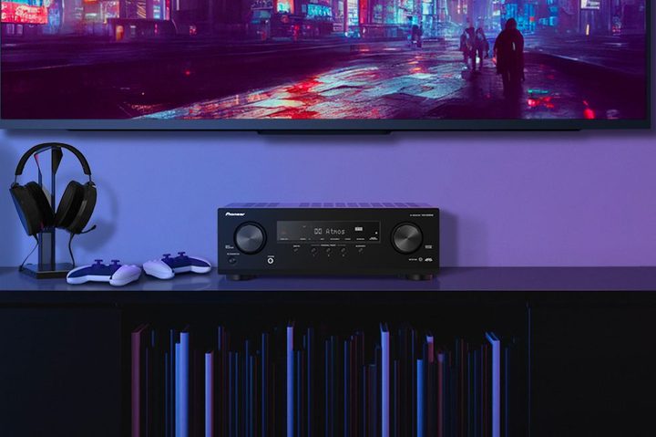 Pioneer VSX-535 AV receiver.