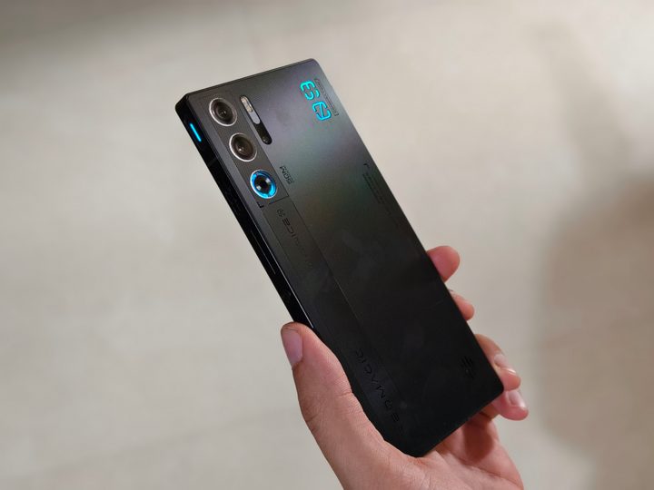 RedMagic 9 Pro in hand.