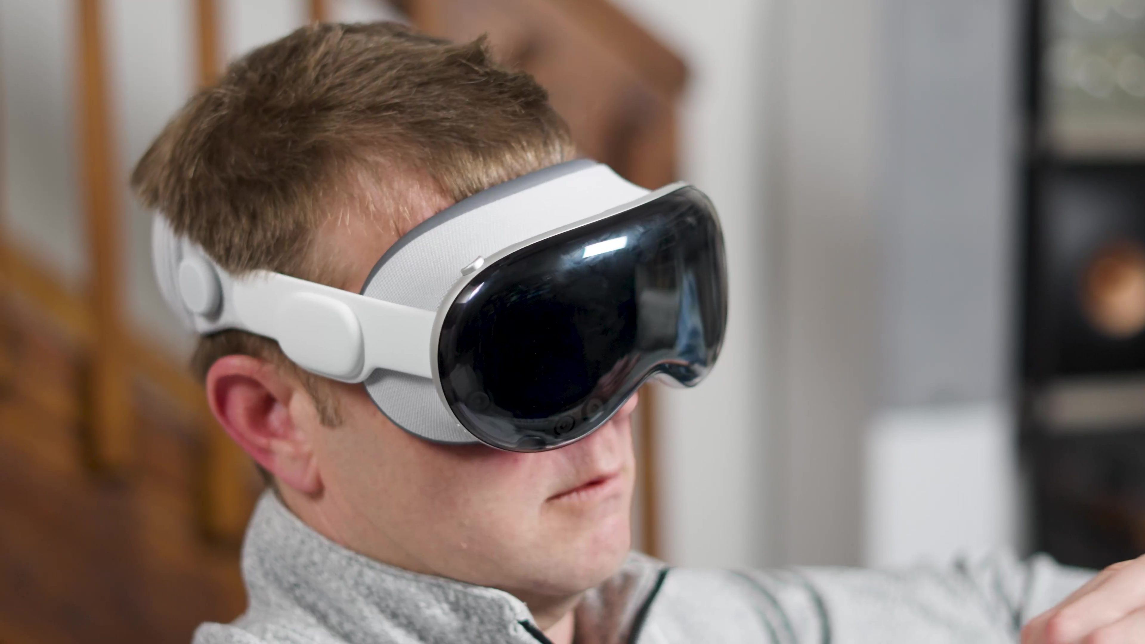 Apple is cutting Vision Pro jobs as smart glasses move up the priority list  www.digitaltrends.com