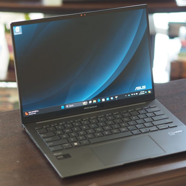 Asus Zenbook 14 Q425 front angled view showing display and keyboard.