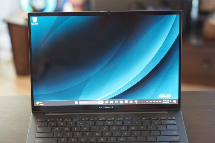 Asus Zenbook 14 Q425 front view showing display.