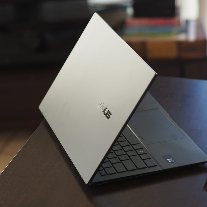 Asus Zenbook 14 Q425 rear view showing lid and logo.