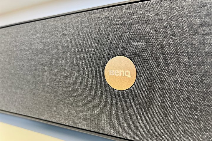 The front of the BenQ V5000i UST projector.