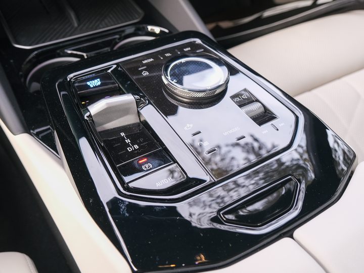 BMW i5 M60 Controls