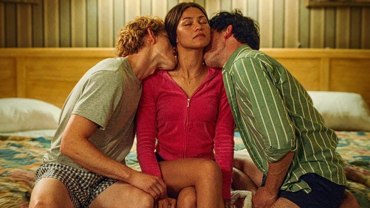 Two men kiss a woman in Challengers.