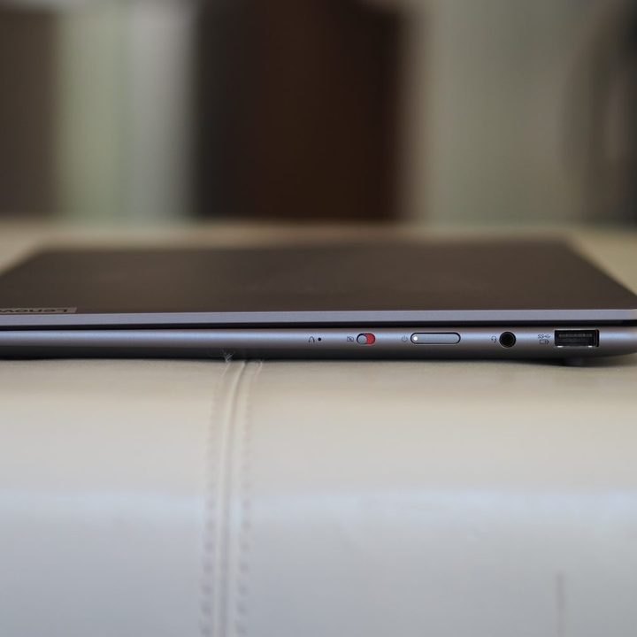 Lenovo Slim 7i Gen 9 right side showing ports.