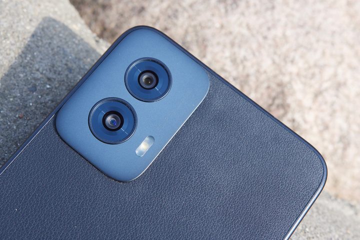 A close-up of the Moto G Power 5G (2024) cameras.