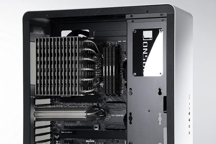 Noctua NH-P1 cooler in a case.