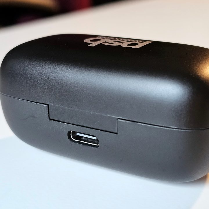 PSB Speakers M4U TWM charging case (rear).