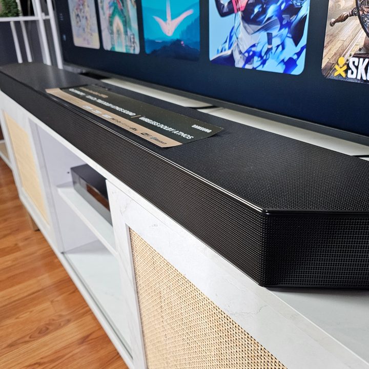 Samsung HW-Q990D Dolby Atmos Soundbar.