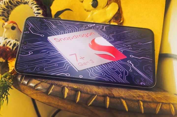 Qualcomm Snapdragon 7 Plus Gen 3 representation on an Android phone.