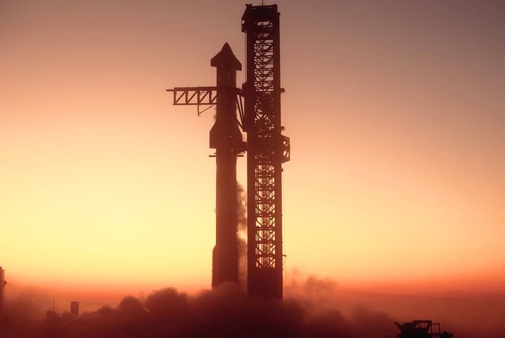 The world's most powerful rocket on the launchpad.