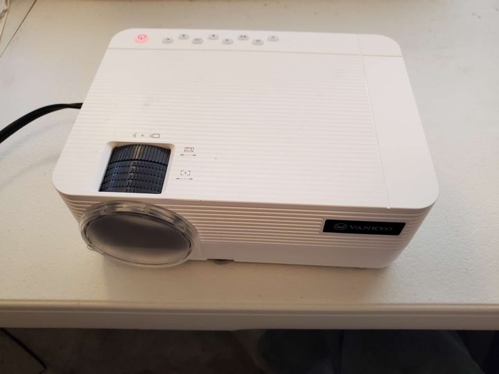 The Vankyo Leisure 470 Pro sitting on my desk.